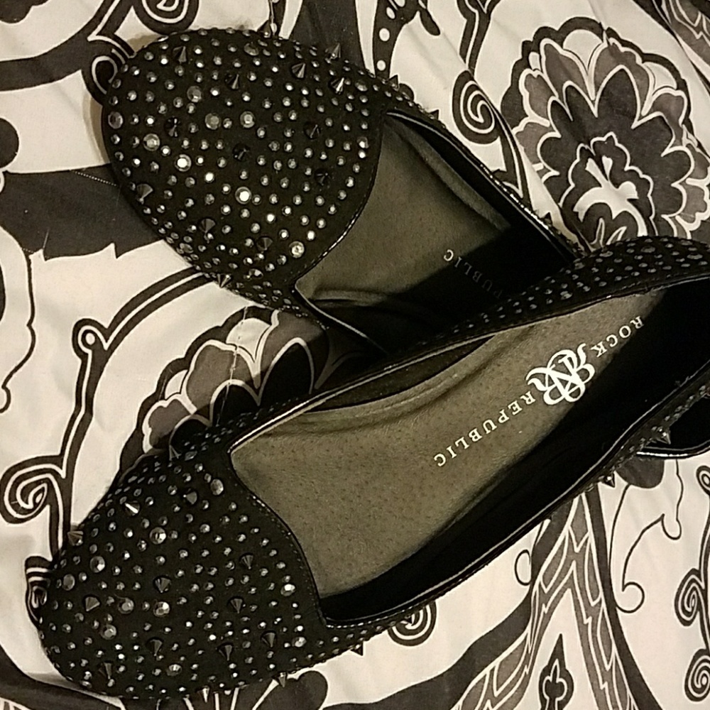 Spiked flats